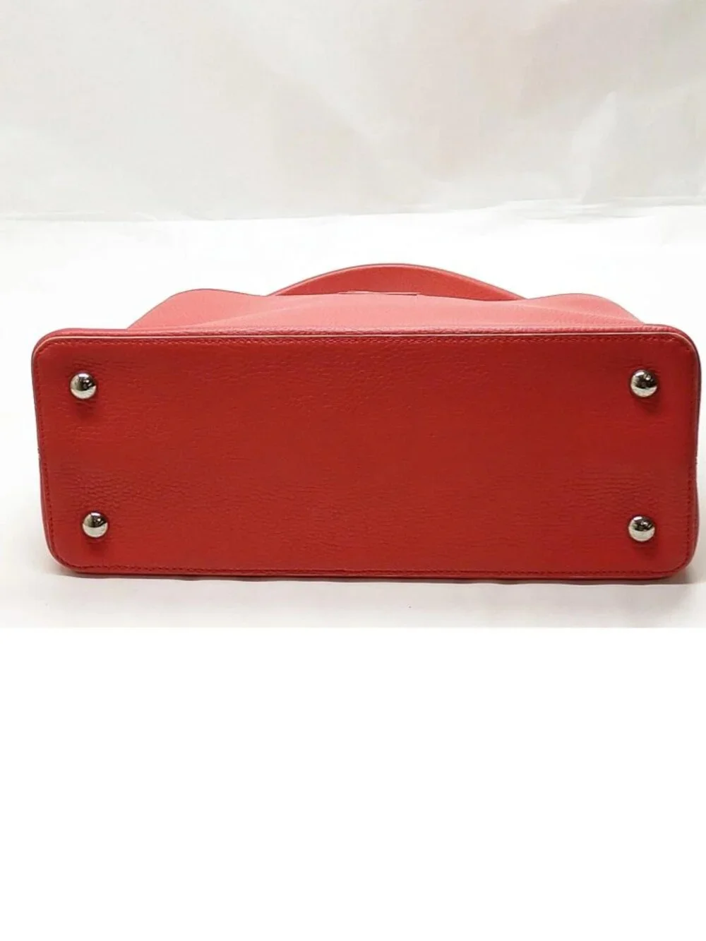 Louis Vuitton elegant louis